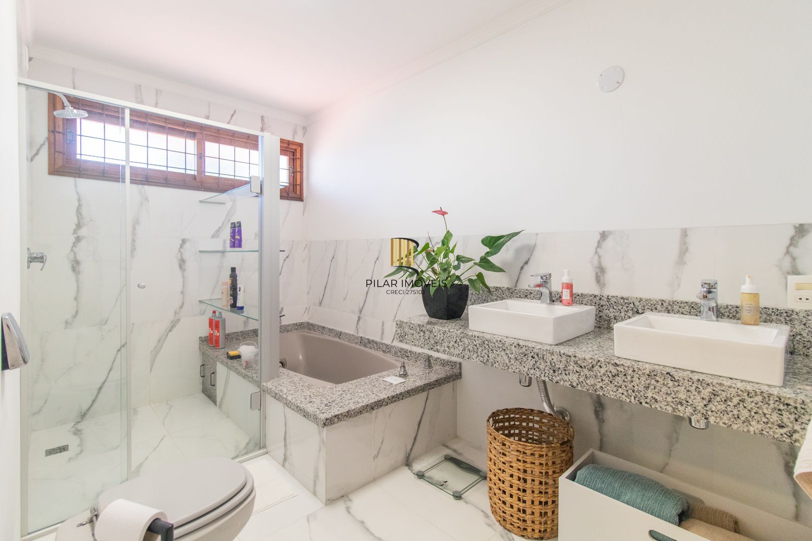 Casa para Venda - 410m², 3 dormitórios, sendo 3 suites, 2 vagas - Ipanema