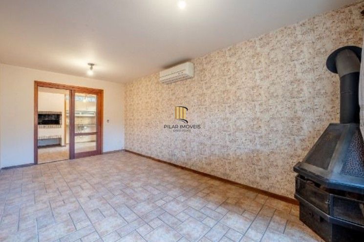 Casa 3 dormitórios, 1 suíte, 2 vagas - Bairro Camaquã