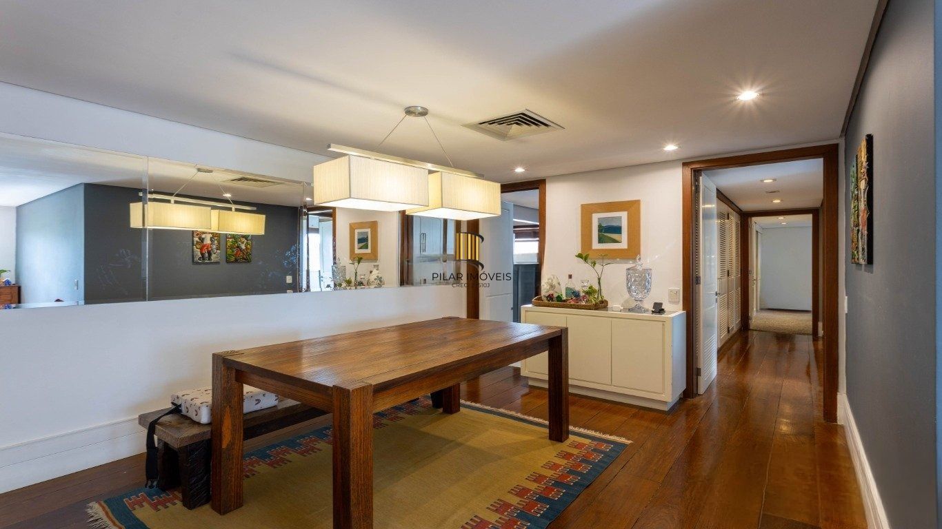 Apartamento193m² privativos,  3 dormitórios (2 suítes),  3 vagas