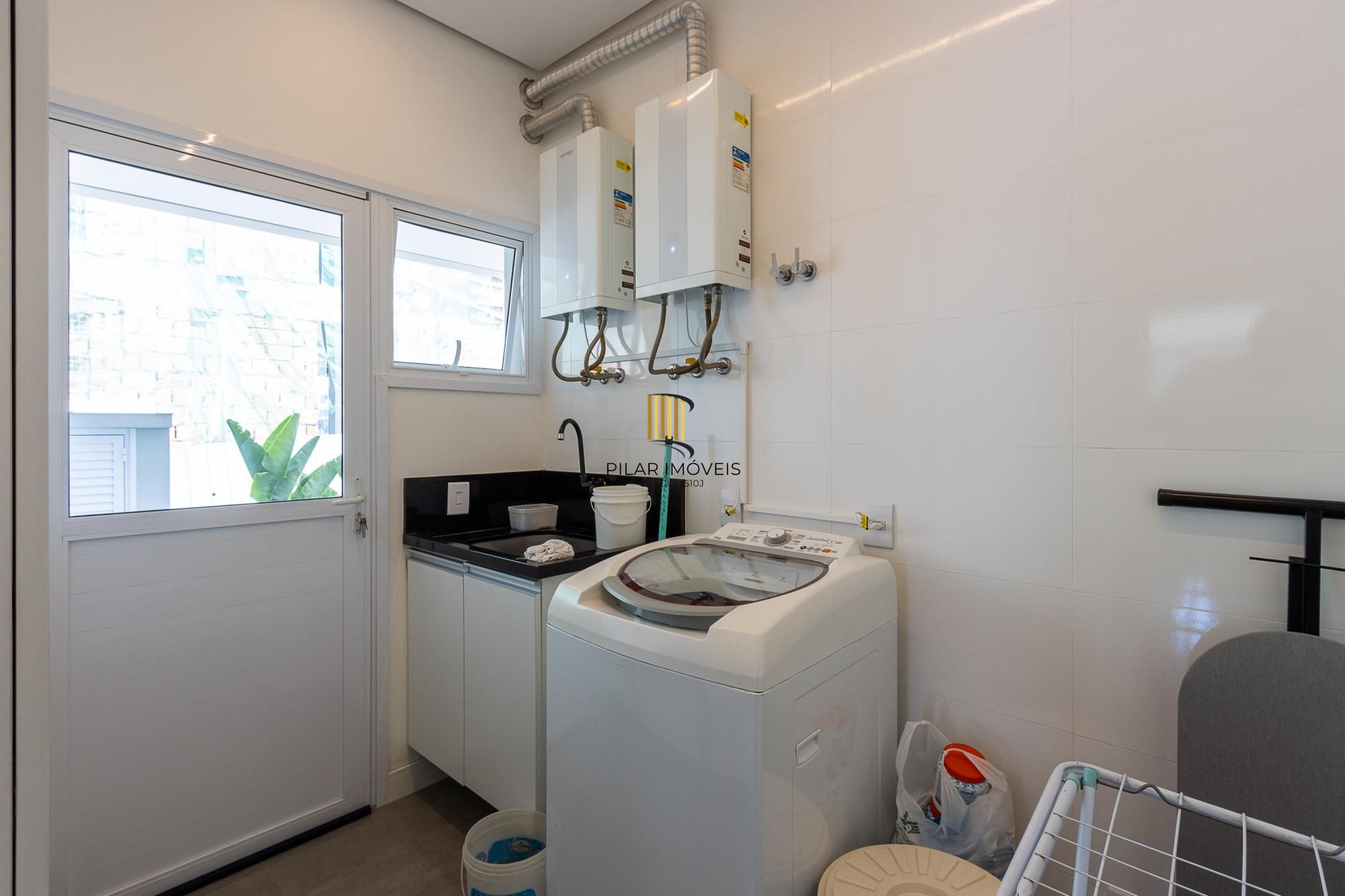 Casa de Condomínio 4 dormitórios no bairro Vila Nova