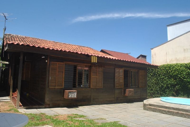 Casa para Venda - 250m², 3 dormitórios, 4 vagas - Serraria