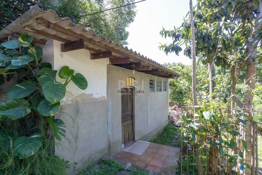 Casa para Venda - 370m², 4 dormitórios, sendo 1 suites, 6 vagas - Lomba do Pinheiro