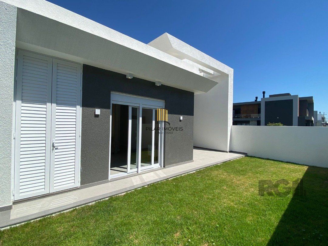 Casa de Condomínio 4 dormitórios no bairro Atlântida Sul