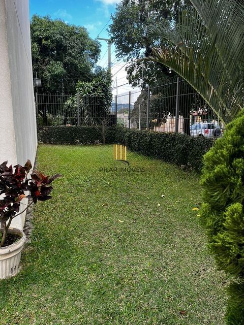 Sobrado  com 3 quartos, 1 suíte, lareira, churrasqueira, 3 vagas cobertas na zona sul.