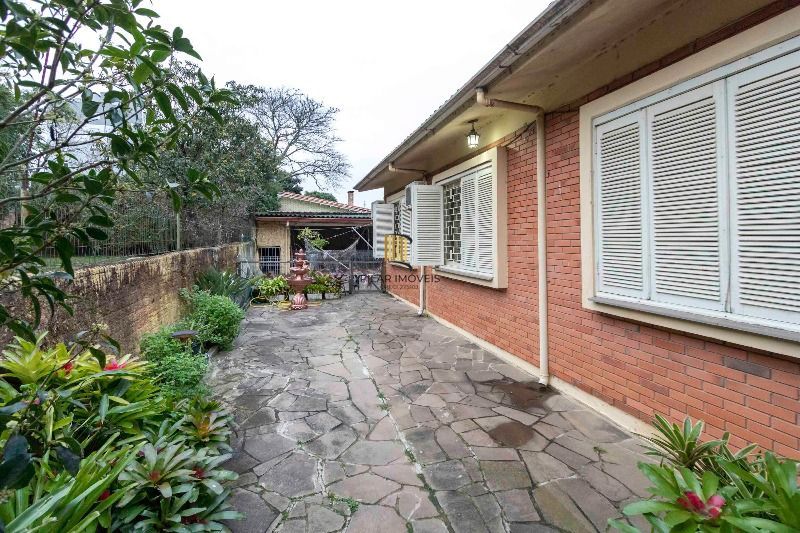 Casa para Venda - 231.72m², 4 dormitórios, sendo 1 suites, 3 vagas - Tristeza