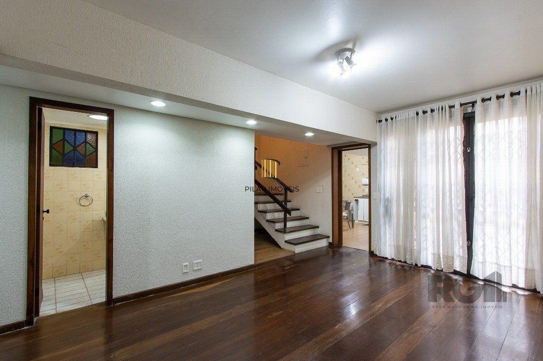 Casa 4 dormitórios no bairro Azenha
