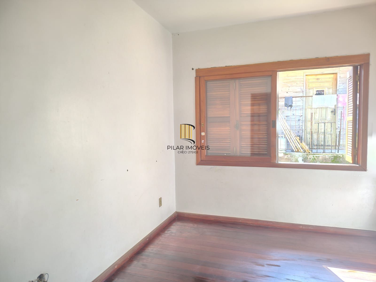 Casa de 4 dormitórios, 1 suíte e 4 vagas de garagem no bairro Cavalhada.