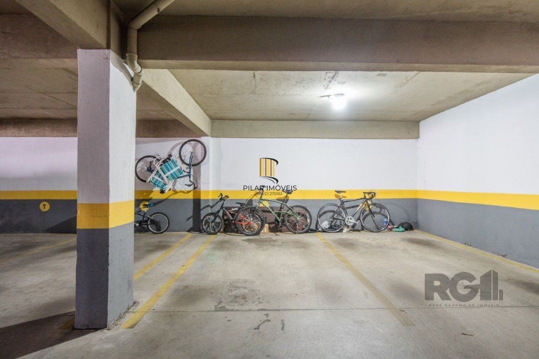 Ótimo apartamento, reformado , dois dormitórios e uma suíte, vaga escriturada.