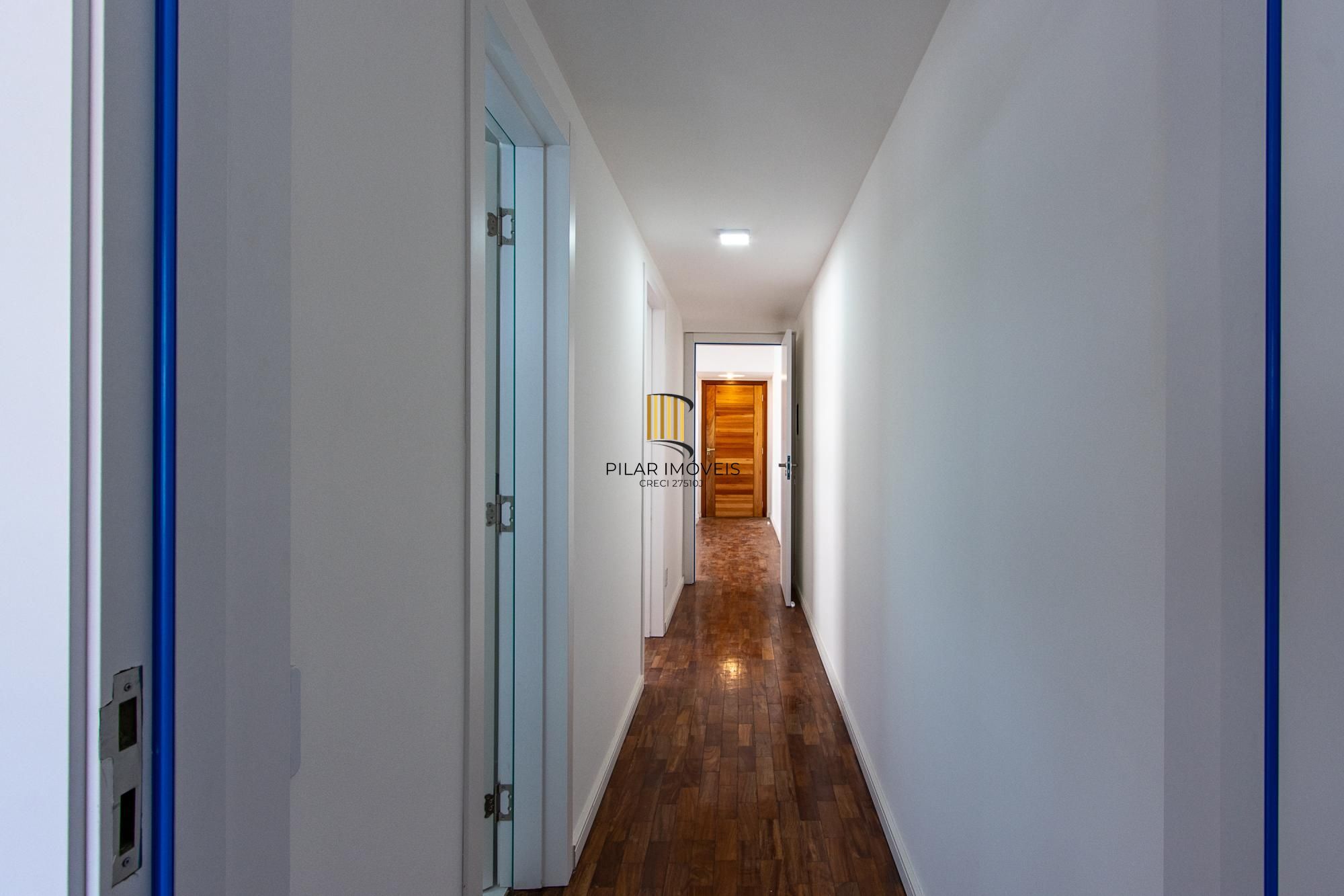 Apartamento no Menino Deus com 2 dormitórios e garagem