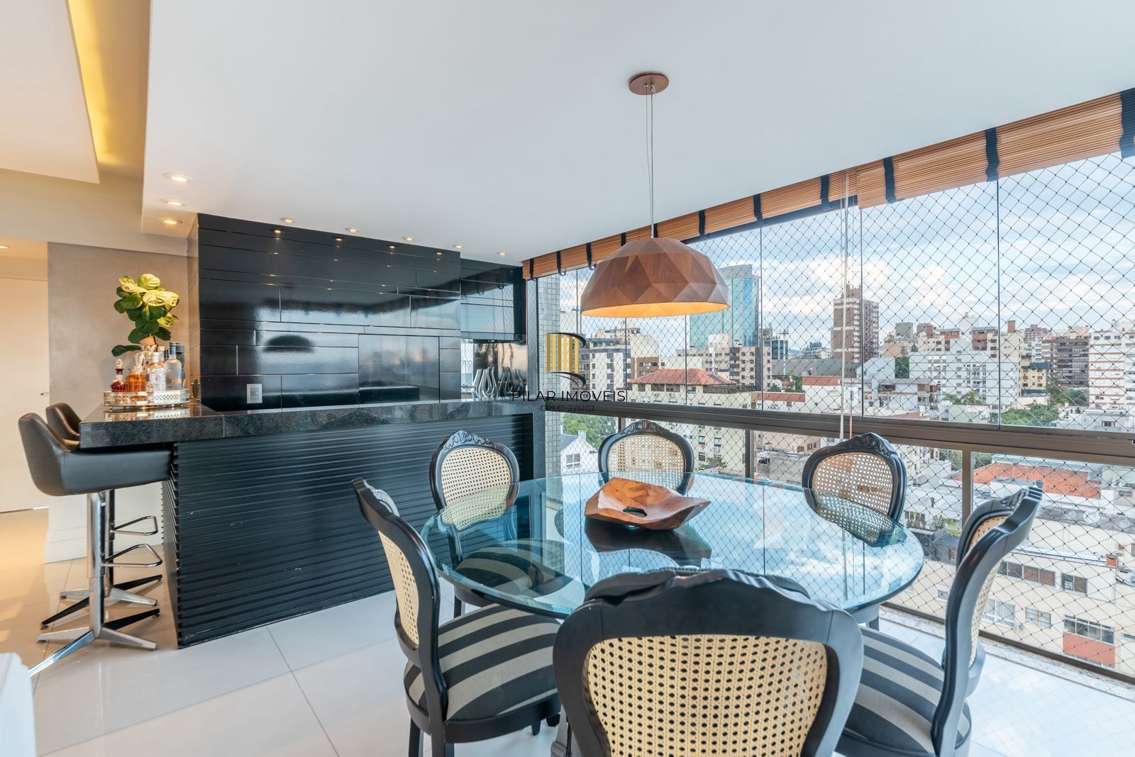 Apartamento exclusivo, decorado com requinte e uma vista incrível!
