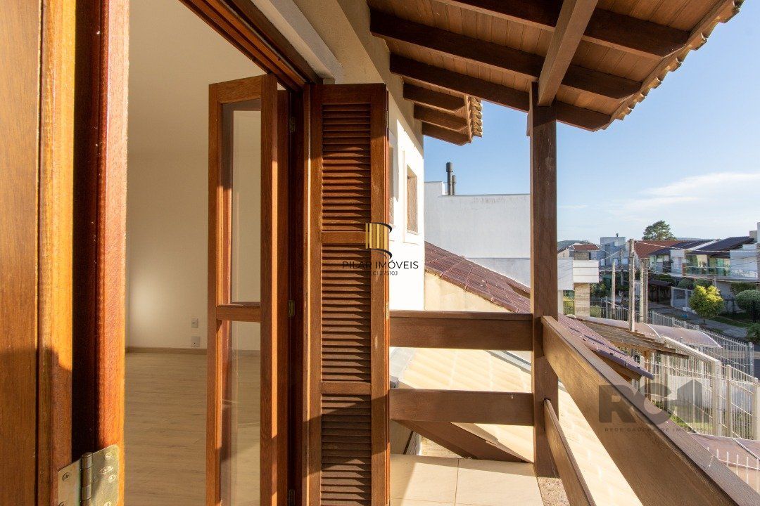 Casa para Venda - 120m², 3 dormitórios, sendo 1 suites, 1 vaga - Guarujá