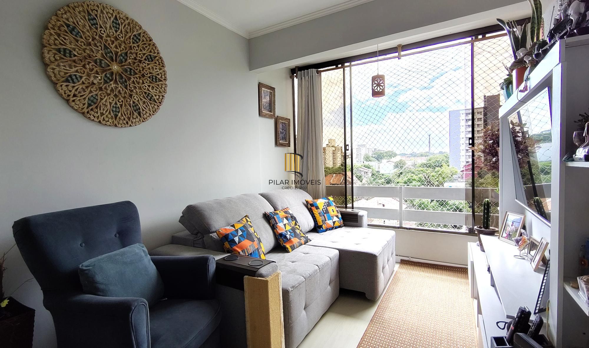 Apartamento de 2 dormitórios, 1 banheiro no bairro Trsiteza.