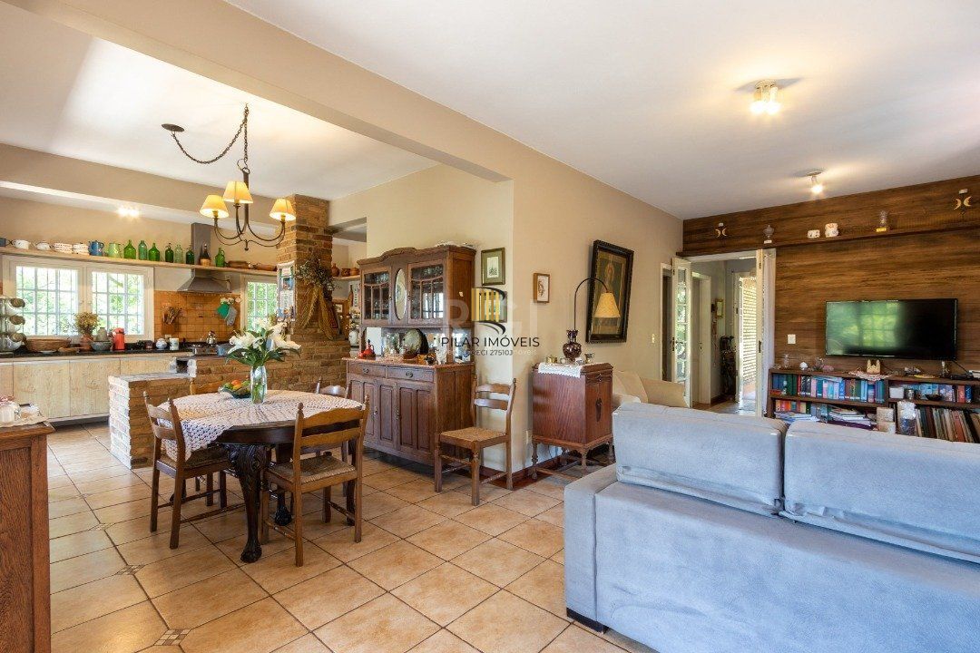 Casa para Venda - 352.19m², 4 dormitórios, sendo 1 suites, 4 vagas - Belém Novo