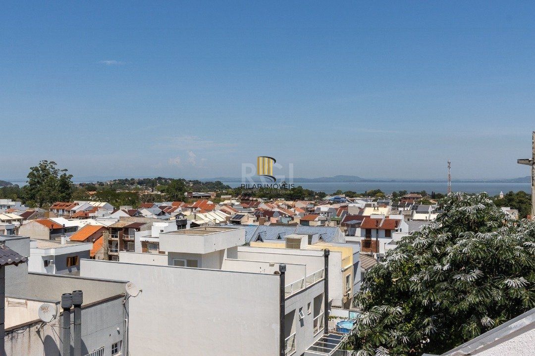 Casa 3 dormitórios no bairro Guarujá