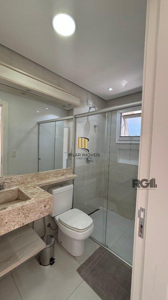 Casa em condomínio com 4 suítes, 4 vagas de garagem, pátio com piscina