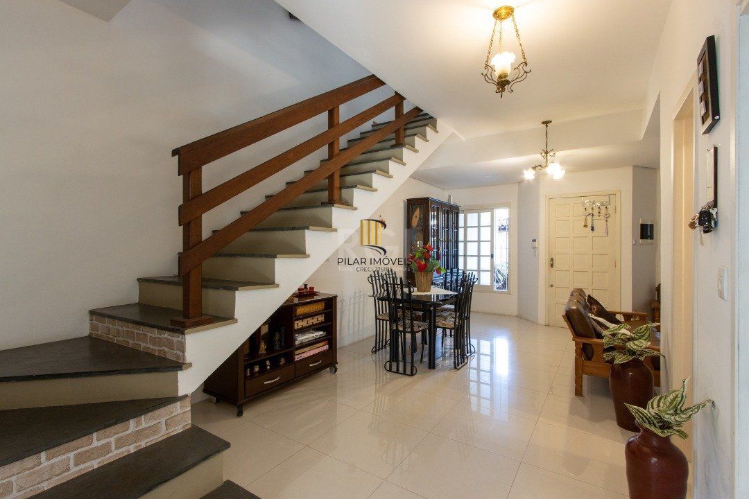 Casa 3 dormitórios no bairro Guarujá