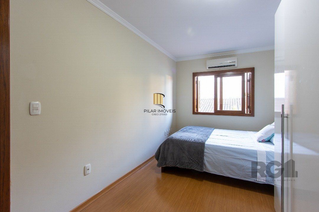 Casa para Venda - 300m², 5 dormitórios, sendo 1 suites, 4 vagas - Portal do Guarujá