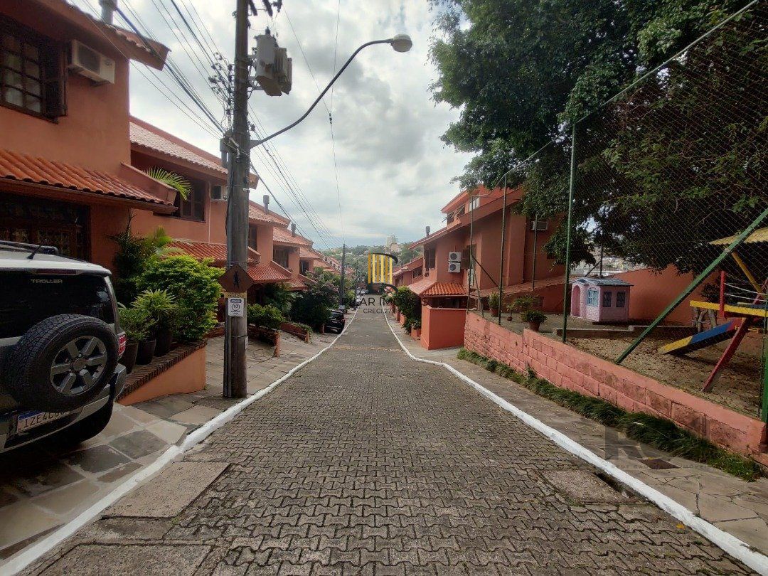 Casa em Condomínio 4 Dormitórios na Glória!!