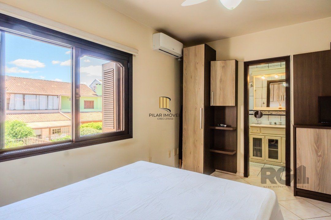 Casa 3 dormitórios no bairro Hípica