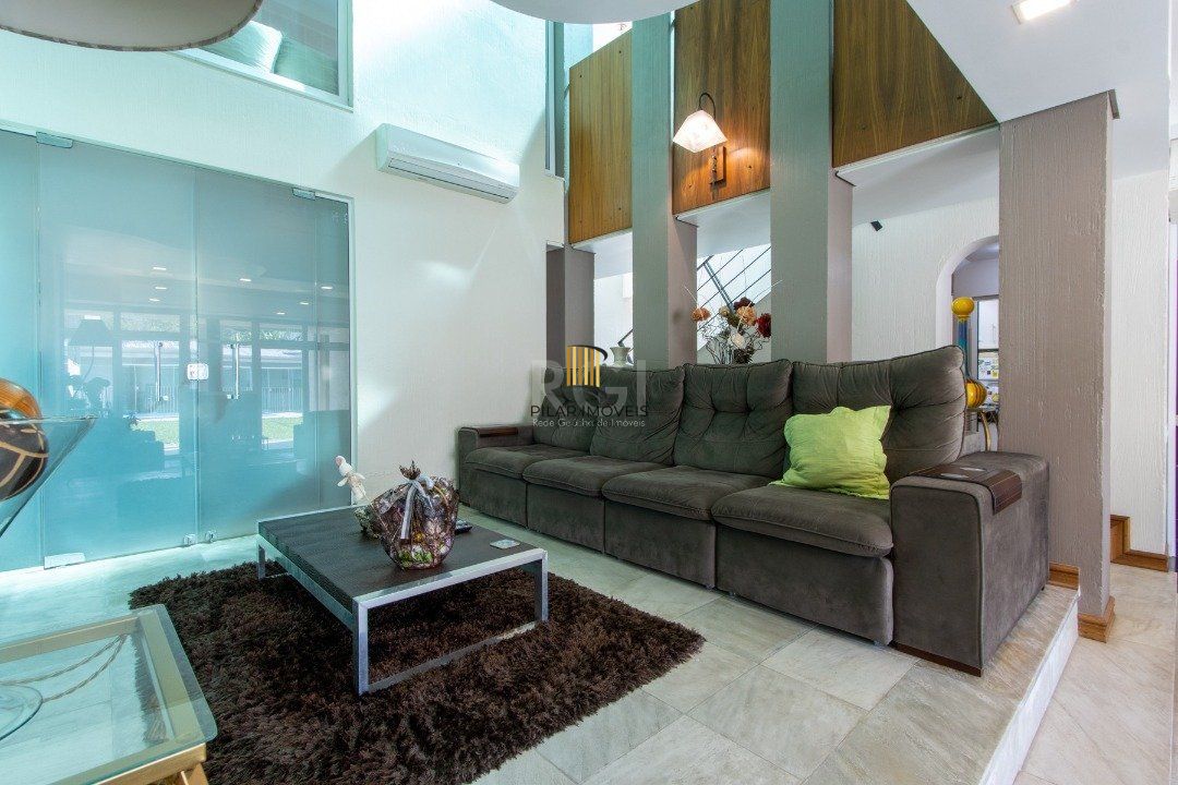 Casa 4 dormitórios no bairro Teresópolis