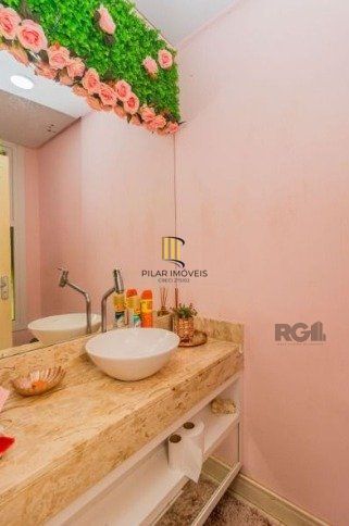 Possui 3 dormitórios sendo 1 ampla suíte com closet e sacada, living em conceito aberto,  cozinha integrada