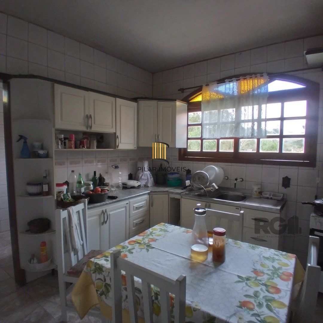 Casa 4 dormitórios no bairro Restinga