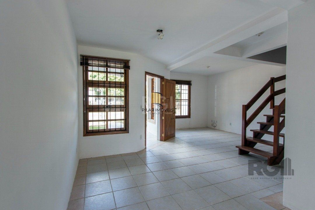 Casa 3 dormitórios no bairro Serraria