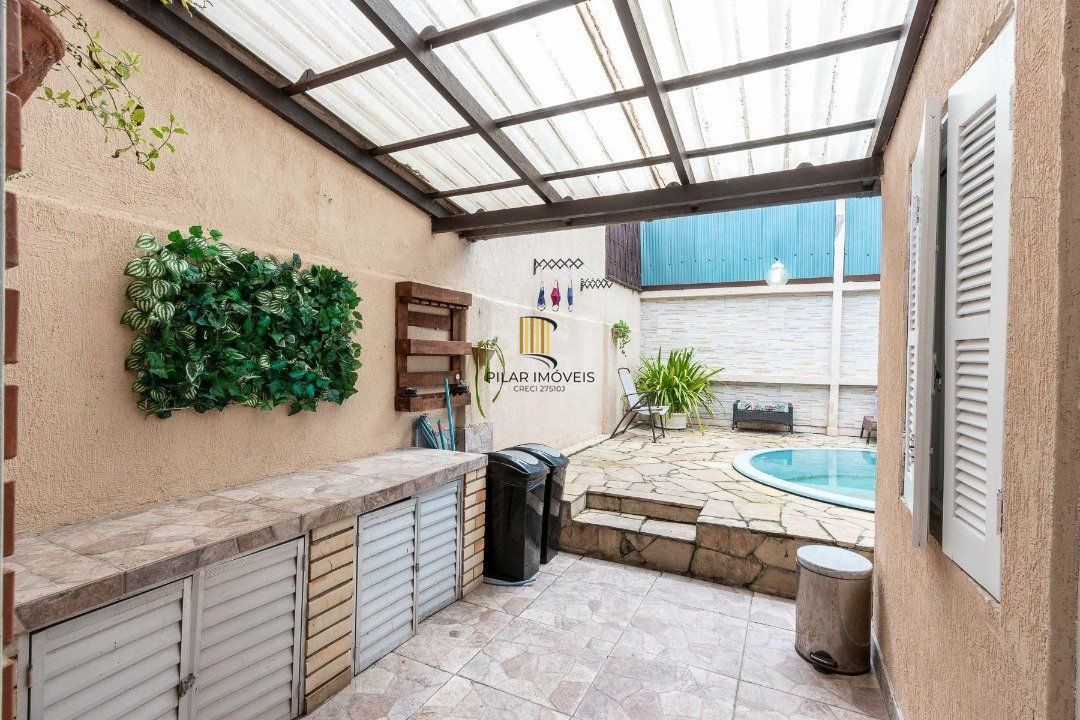 Casa para Venda com 3 dormitórios, sendo 1 suites e 4 vagas no bairro Ipanema