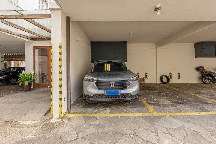 Cobertura no Bairro Auxiliadora, 3 dormitórios, 1 suíte, churrasqueira e vaga coberta.