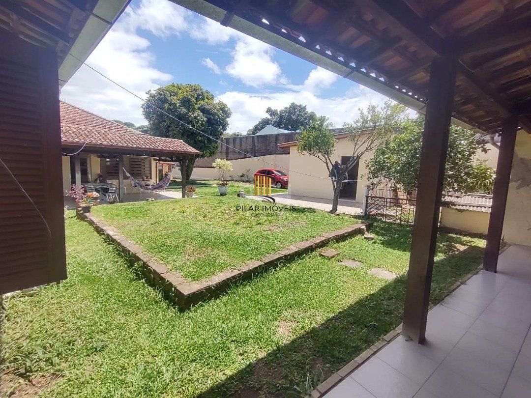 Casa para Venda - 265.1m², 3 dormitórios, 4 vagas - Guarujá