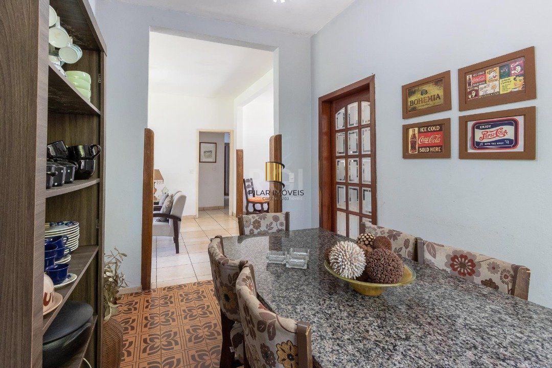 Casa para Venda - 250m², 3 dormitórios, sendo 1 suites, 3 vagas - Tristeza