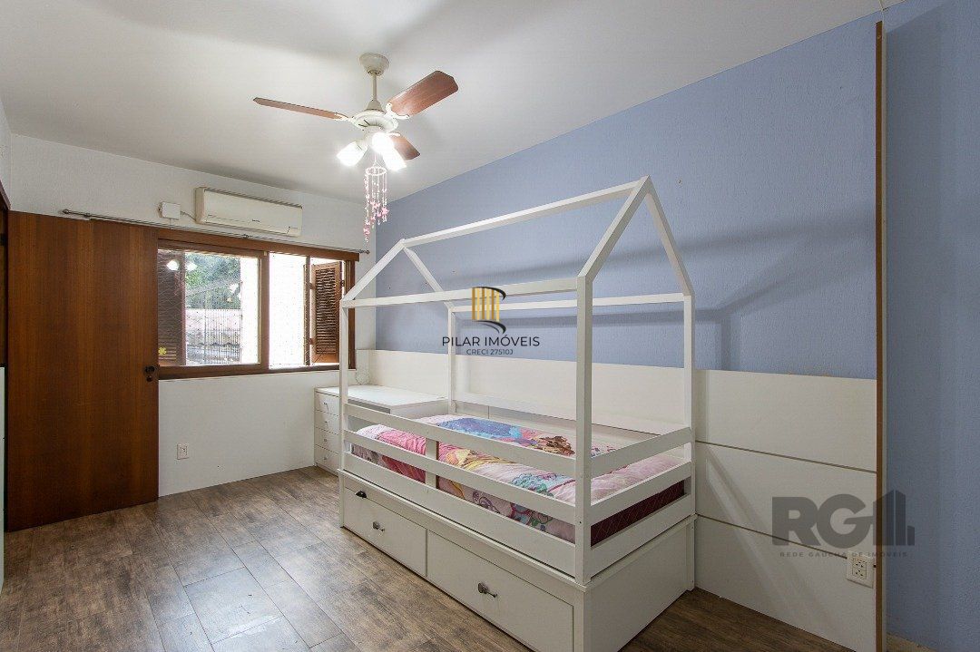 Casa 4 dormitórios no bairro Azenha