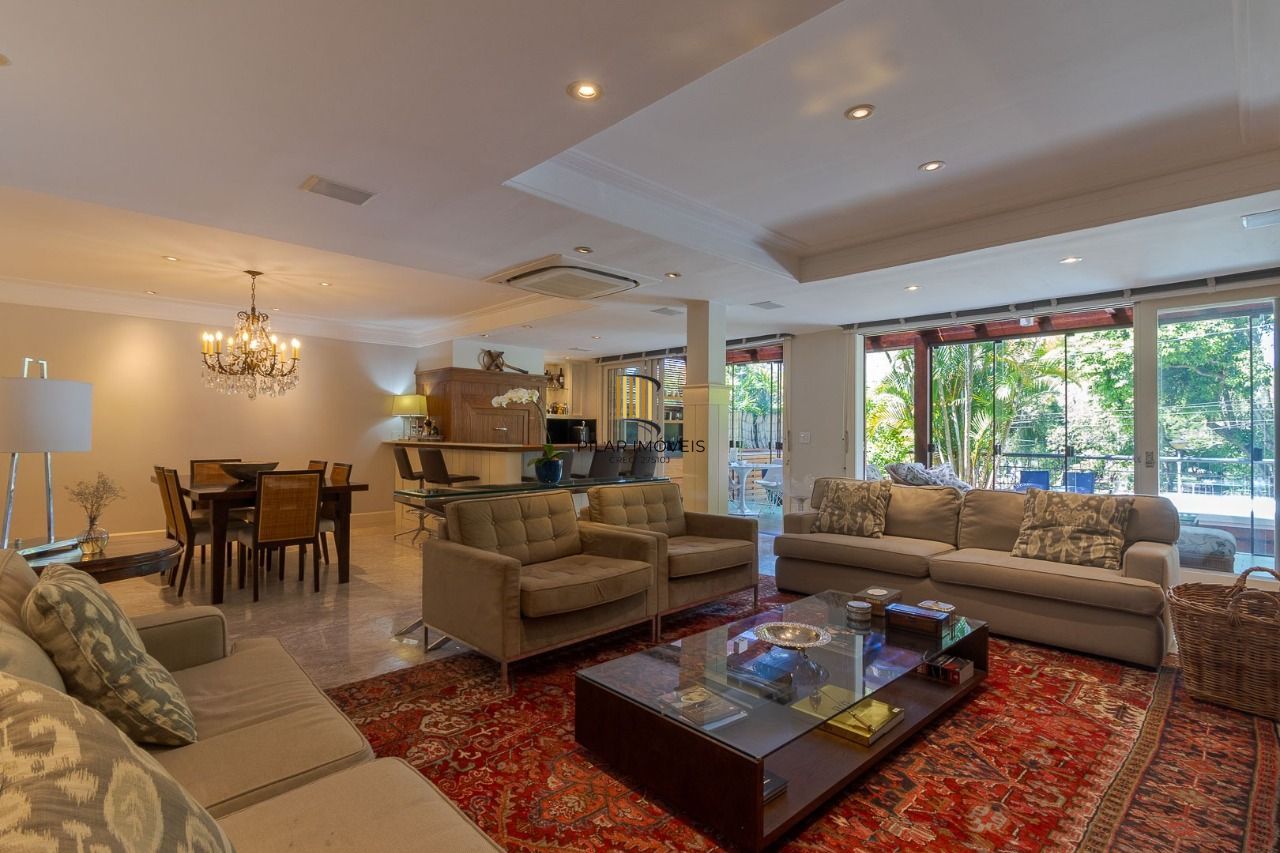 Casa em Condomínio com 487m² | 4 Dormitórios sendo 4 suítes, 3 vagas, no Bairro Três Figueiras, Porto Alegre