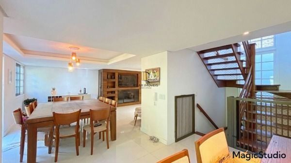 Casa em Condomínio na Pedra Redonda | 4 Dormitórios | 297m² | 4 Vagas | Solar Biarritz