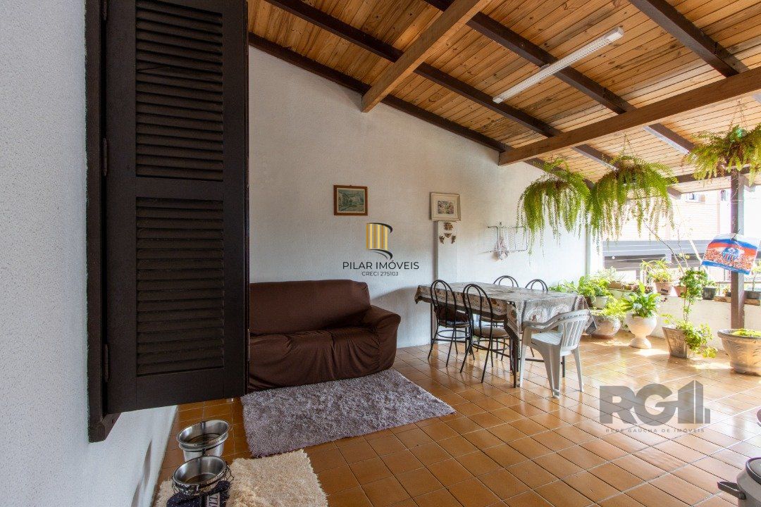 Casa 7 dormitórios no bairro Camaquã