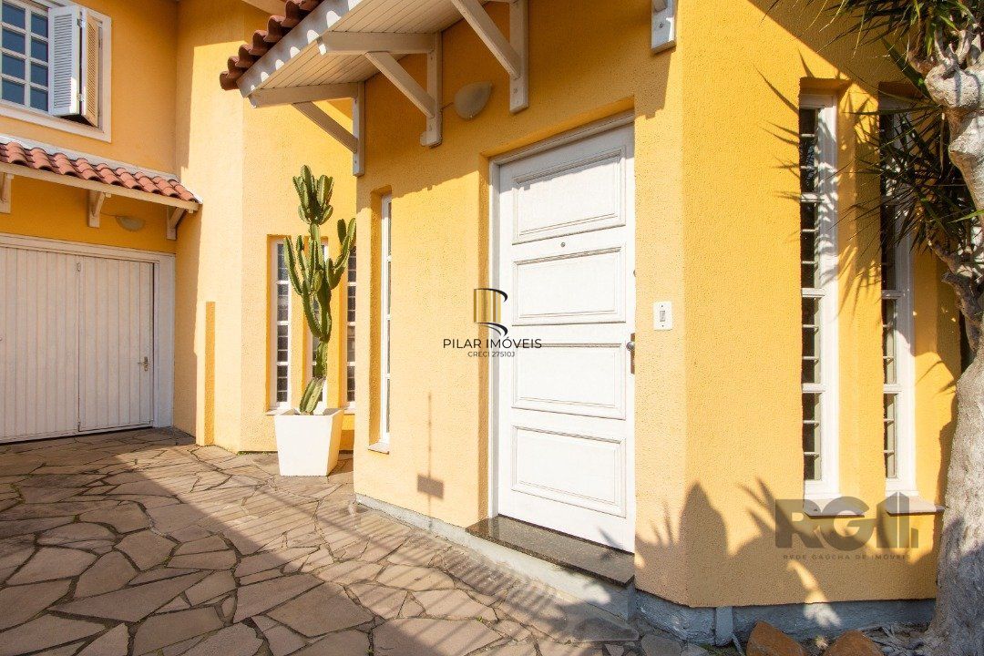 Casa para Venda - 254m², 4 dormitórios, sendo 3 suites, 5 vagas - Espirito Santo