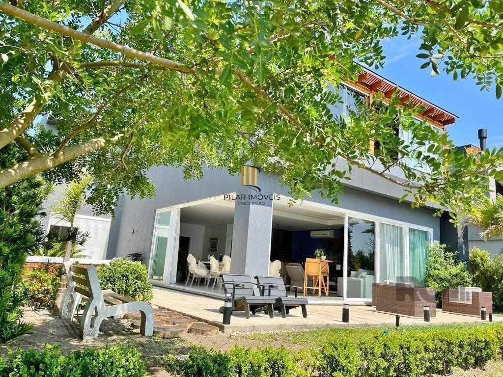 Casa de Condomínio 6 dormitórios no bairro Marina