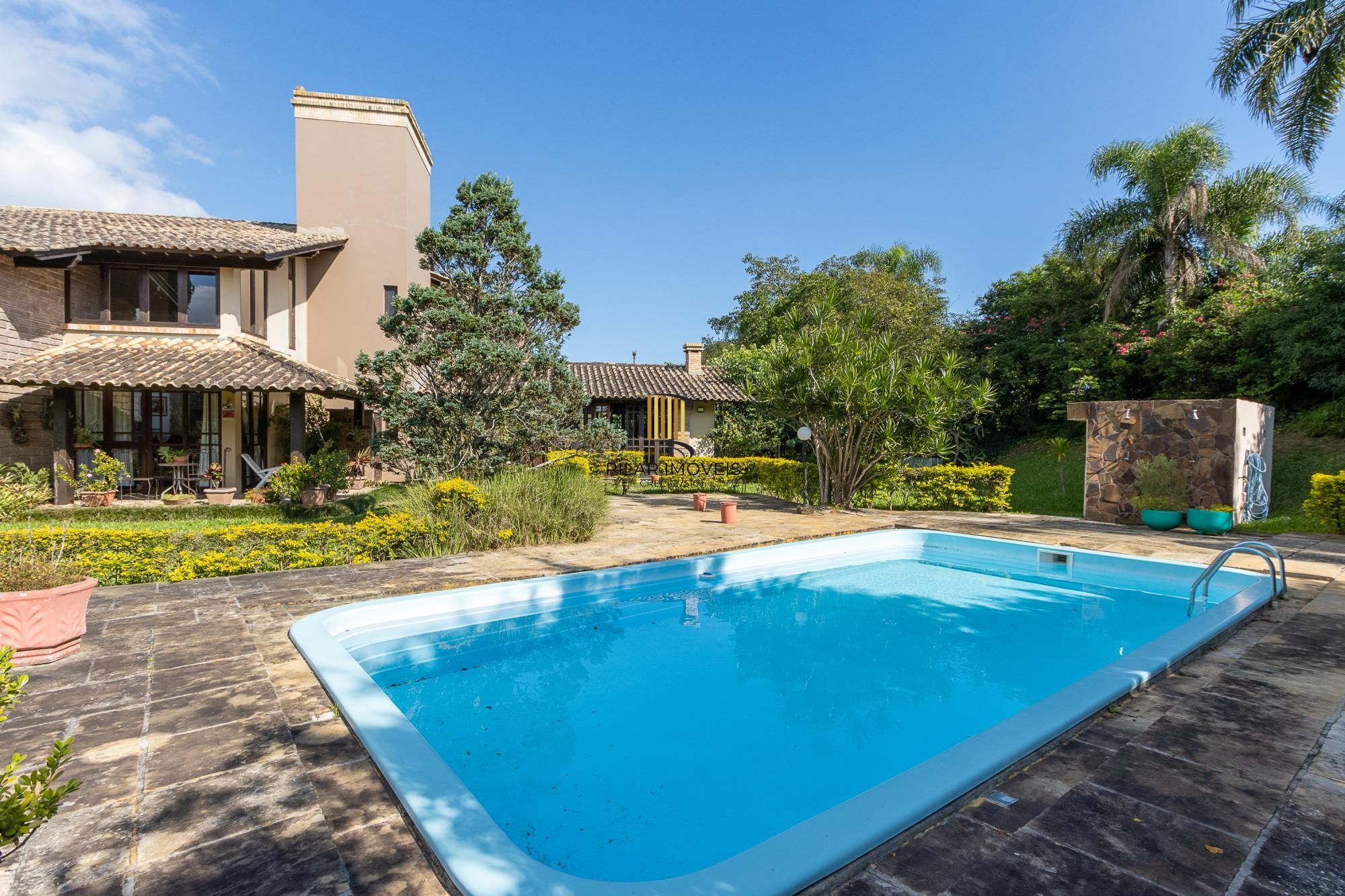 Casa em condomínio á venda com 6 dormitórios em Porto Alegre