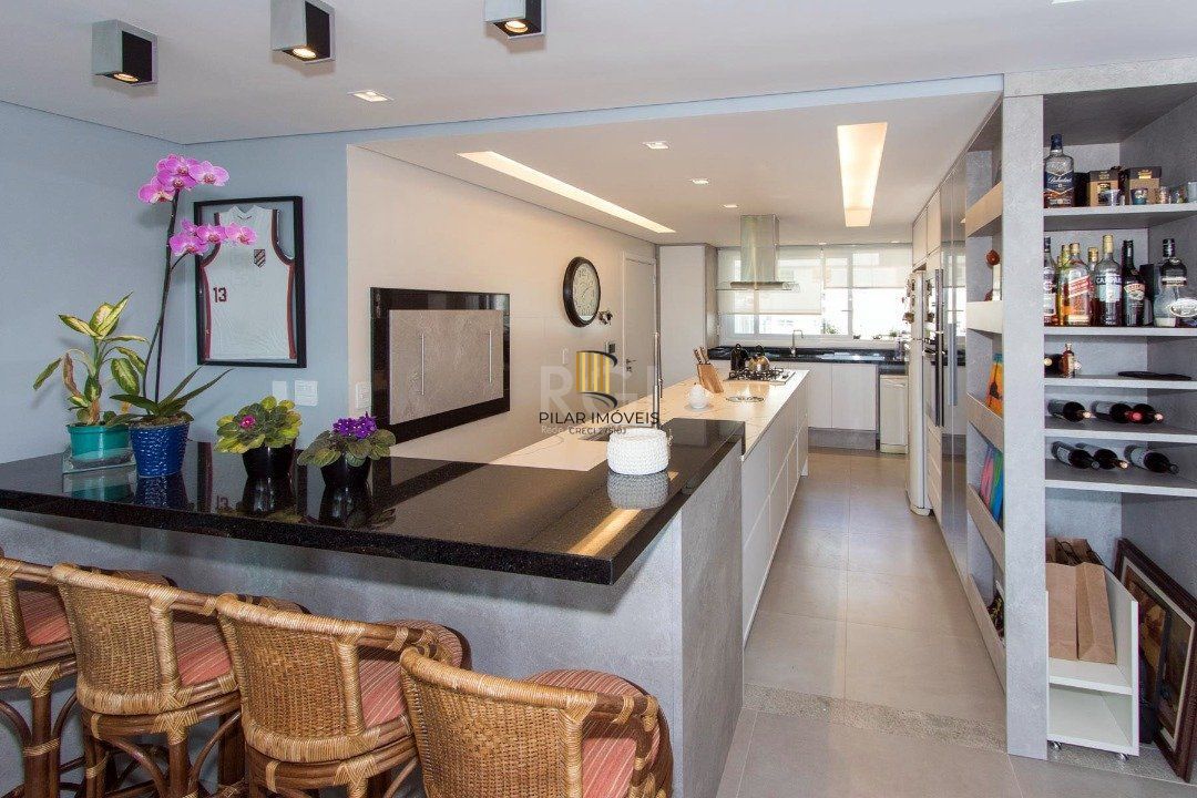 Cobertura para Venda - 230.43m², 3 dormitórios, sendo 3 suites, 2 vagas - Menino Deus