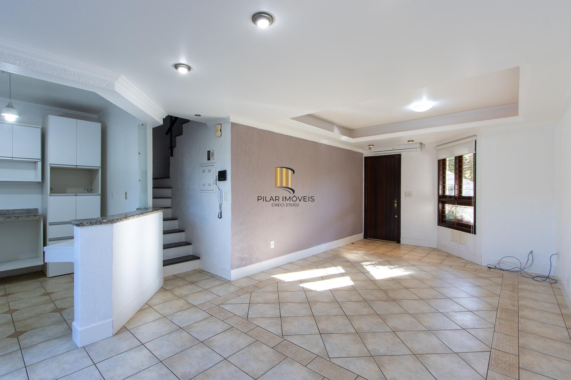Casa em condomínio, com 3 dormitórios,
