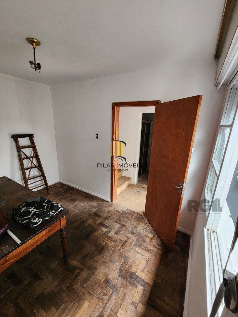 Casa 4 dormitórios no bairro Santa Tereza