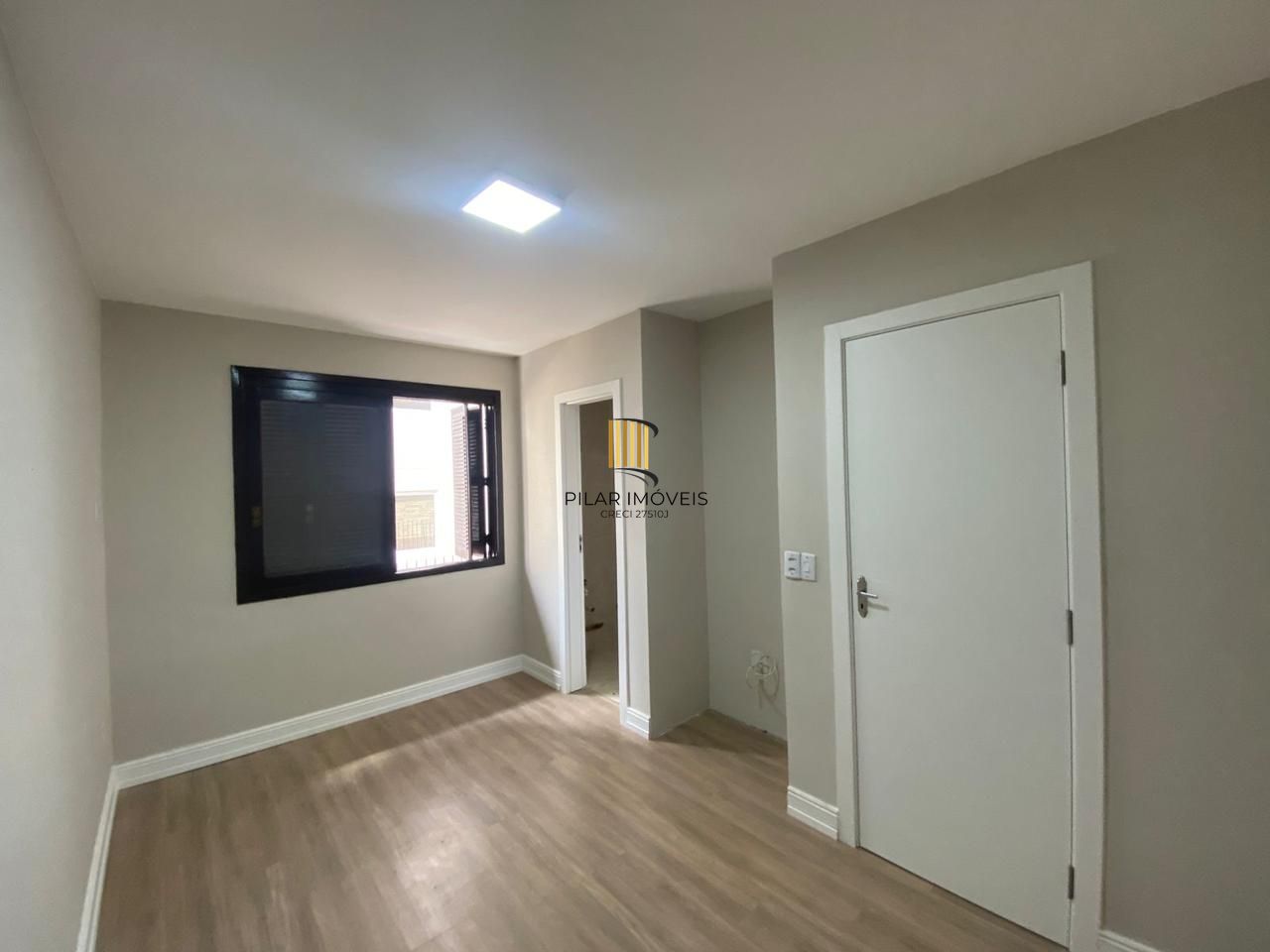 Casa 3 dormitórios, sendo 1 suíte, 2 vagas de garragem - bairro Ipanema