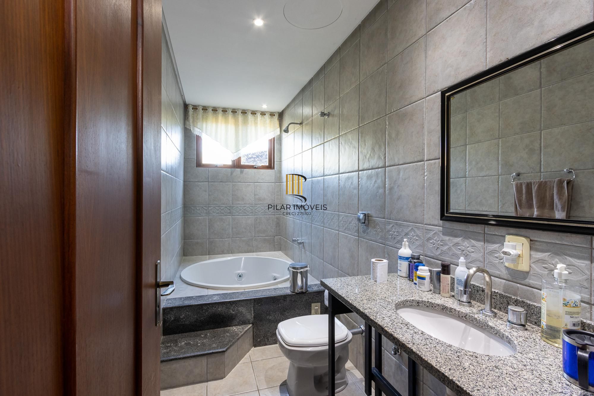 Casa em condomínio á venda com 6 dormitórios em Porto Alegre