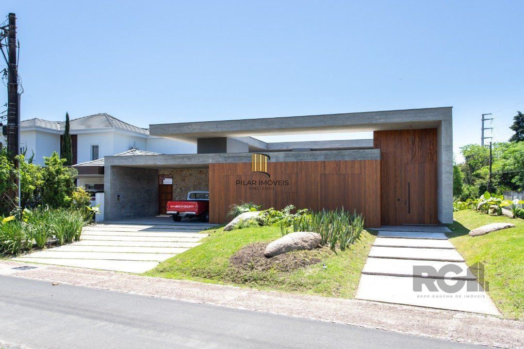 A Casa Le Mans, uma residência térrea de esquina com 389,48m2 de área coberta