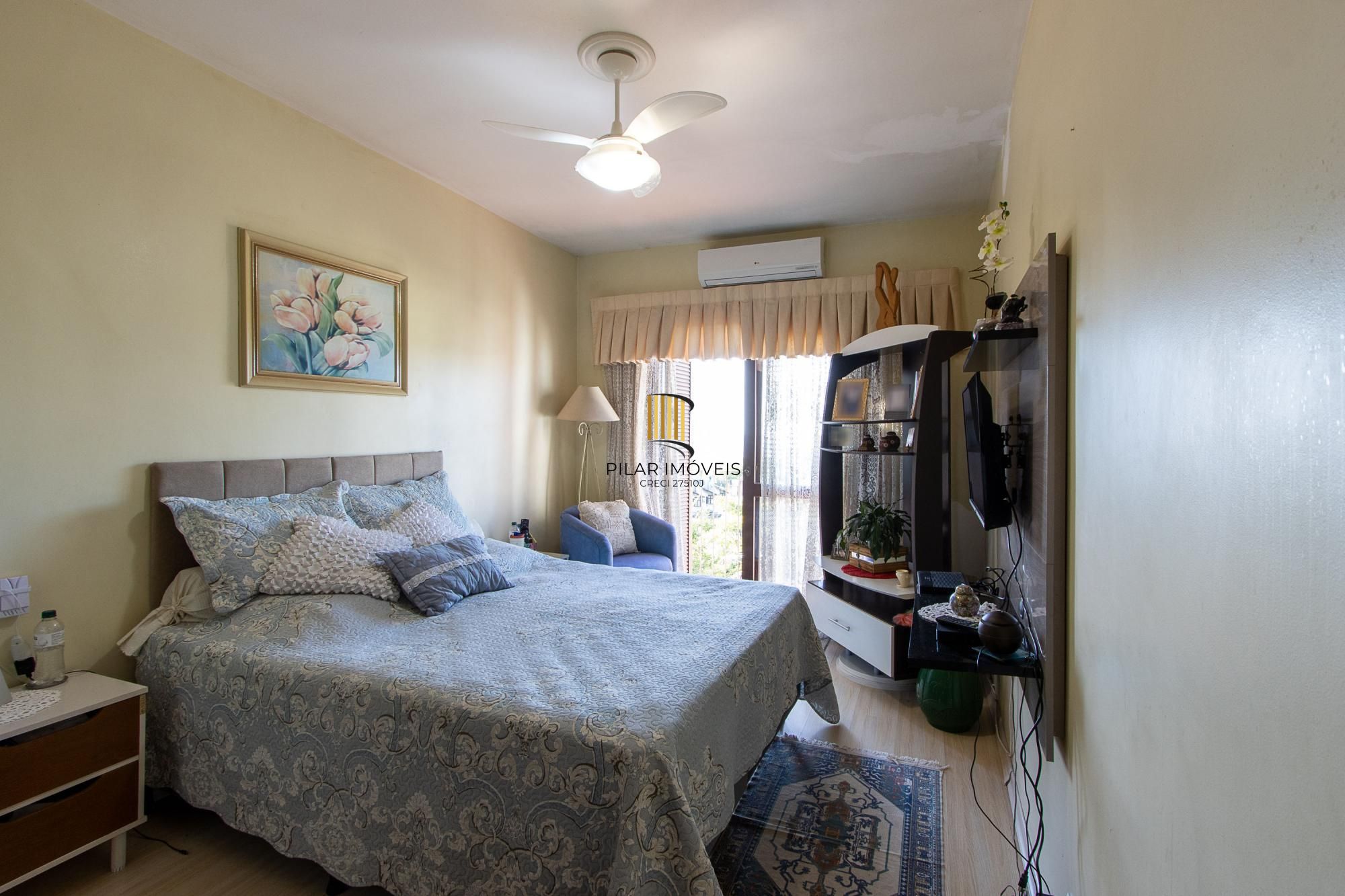 **Casa de 05 dormitórios, 03 suítes, 06 Banheiros, com 315,10m² privativos na Vila Conceição, Porto Alegre, RS**