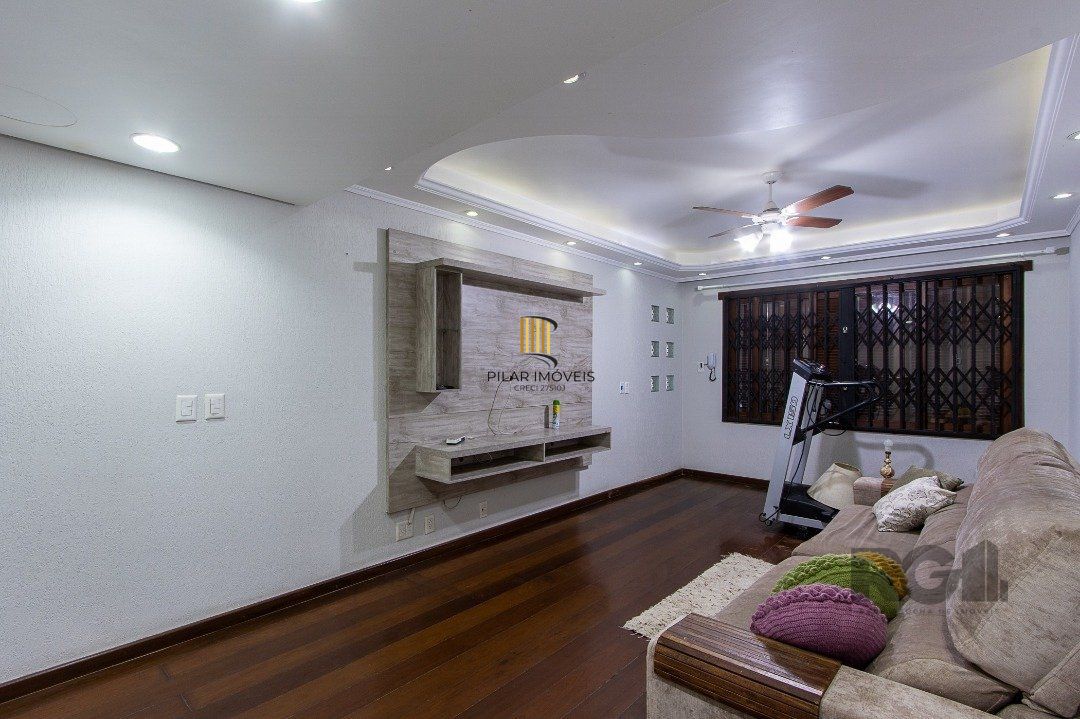 Casa 4 dormitórios no bairro Azenha