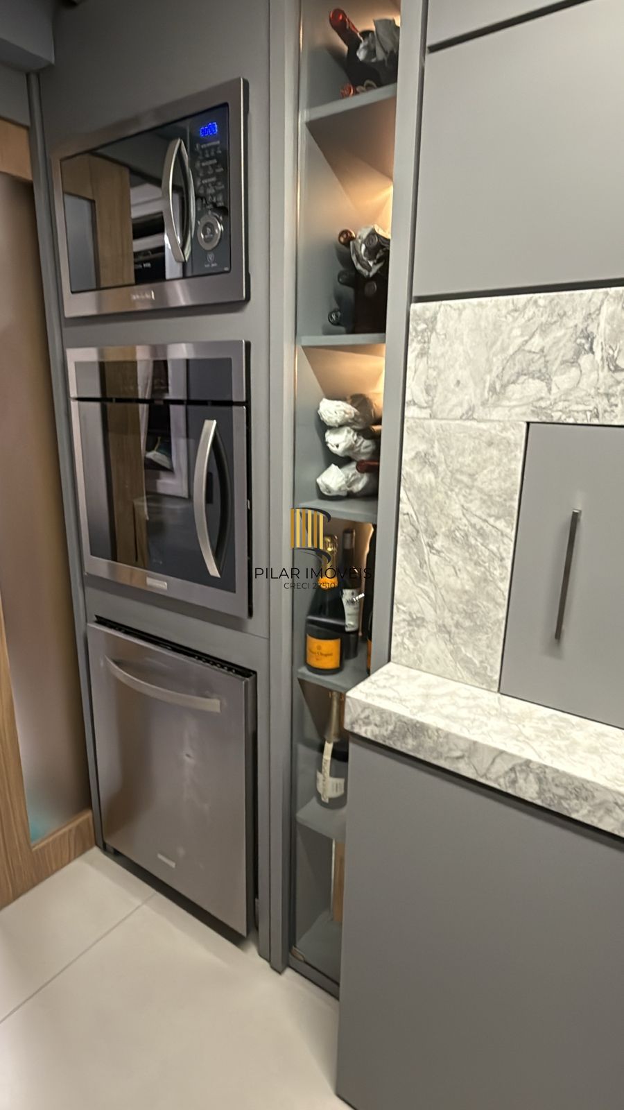 **Apartamento de 3 Quartos com 2 Suítes e 2 Vagas de Garagem na Tristeza, Porto Alegre, RS**