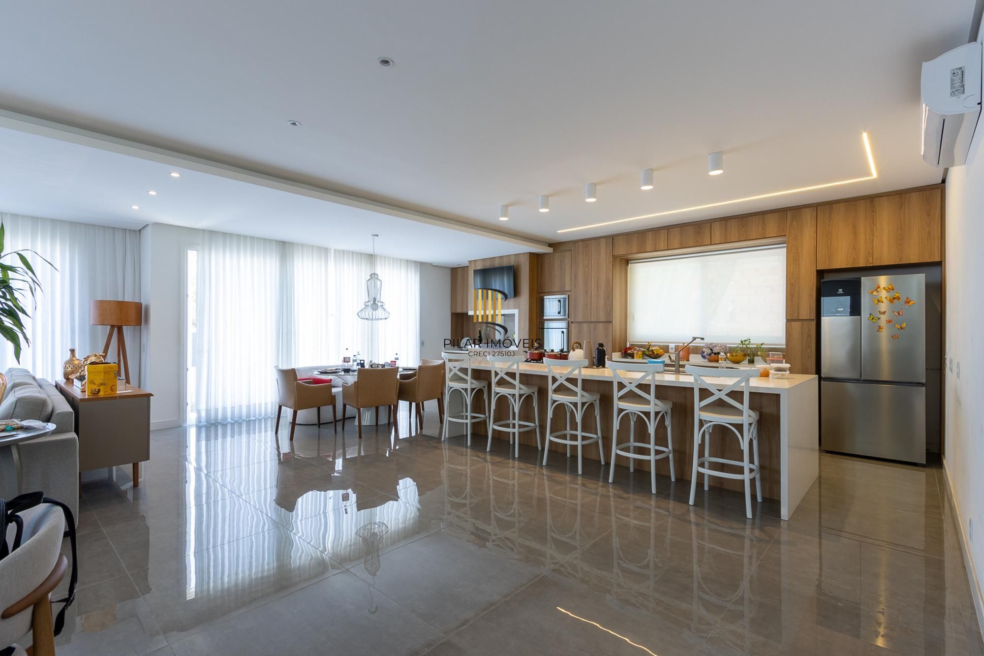 Casa de Condomínio 4 dormitórios no bairro Vila Nova