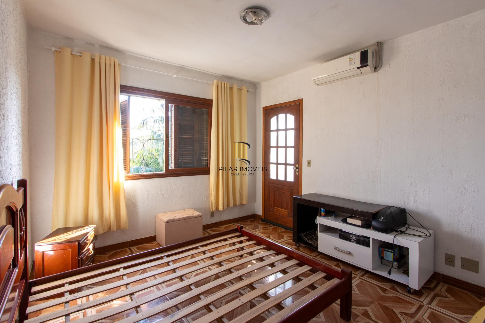 Casa 3 dormitórios no bairro Espírito Santo
