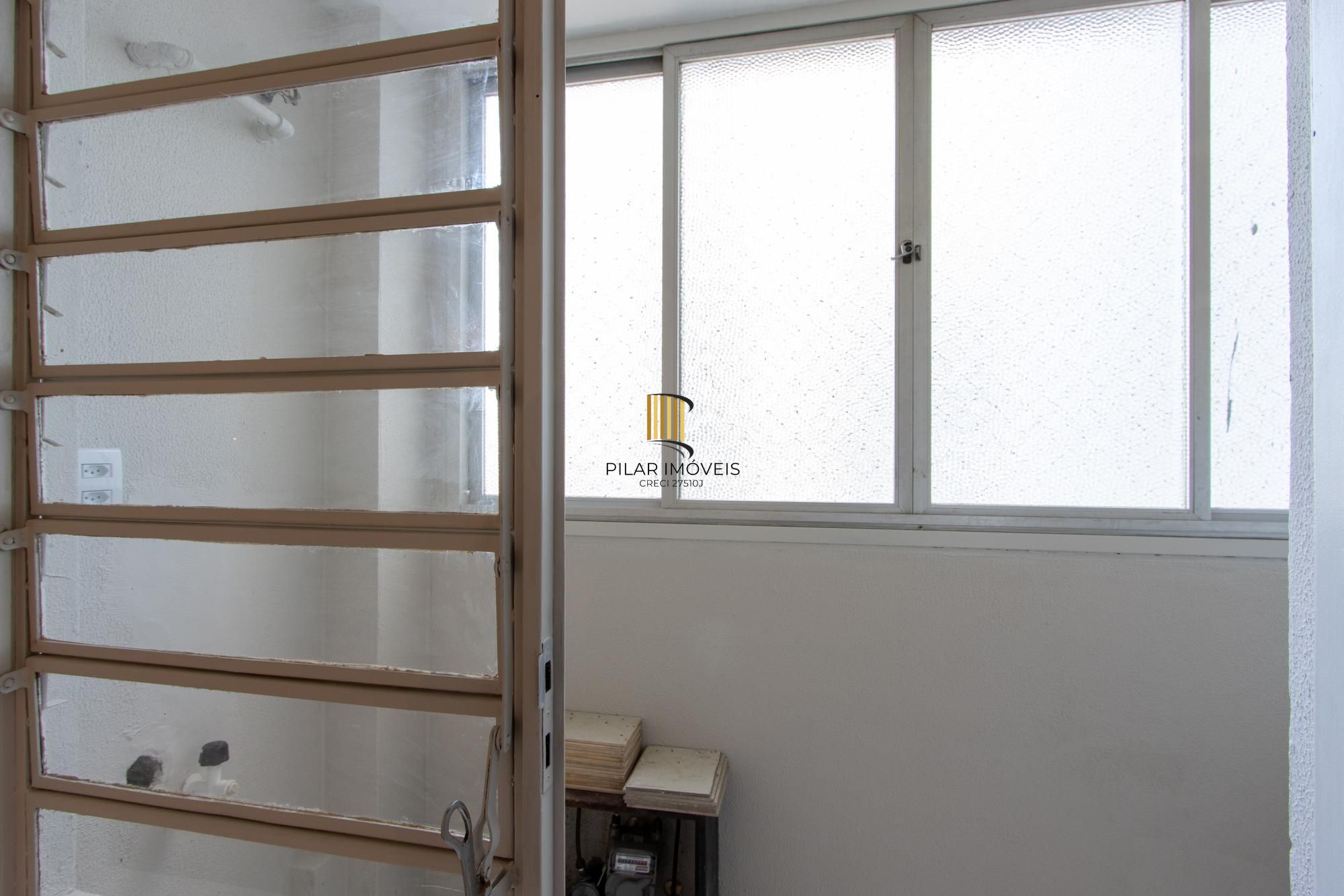 Apartamento 3 quartos, reformado, condomínio com infraestrutura - Bairro Cristal